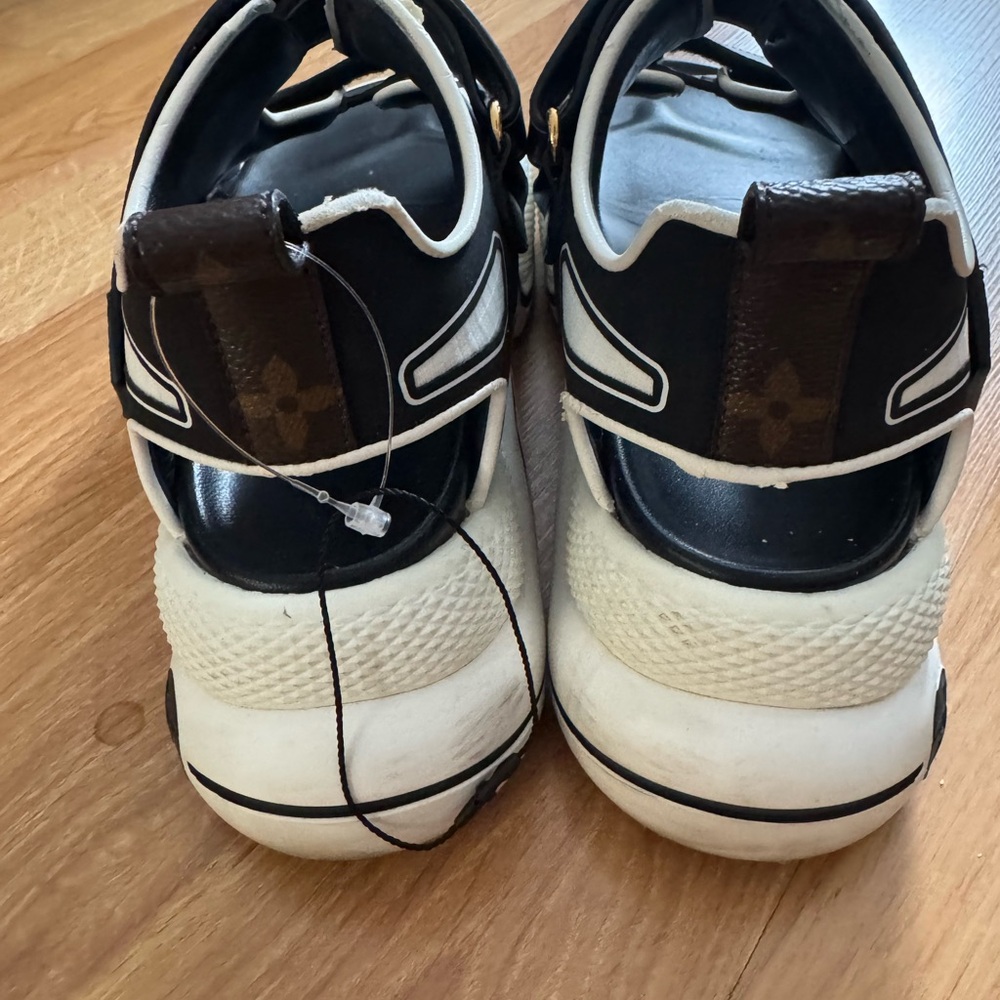 Louis Vuitton Black and White Strap Sandals - Picture 5 of 5